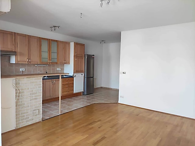 Budapest IV. kerületben, Petőfi téren 50 nm-es, erkélyes lakás eladó